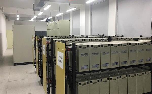 美觀大氣的UPS不間斷電源系統(tǒng)安裝現(xiàn)場(chǎng)圖